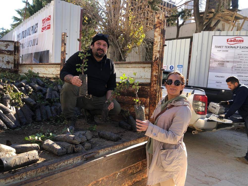 Datça'nın doğası için 2 bin harnup fidanı ücretsiz dağıtıldı
