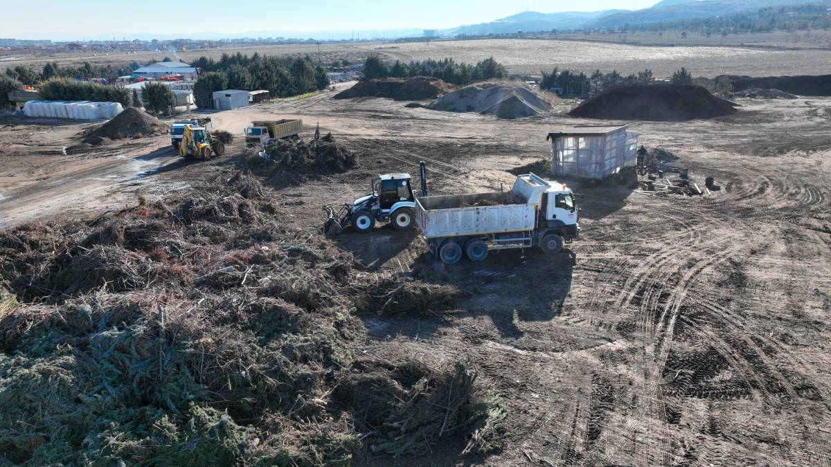 Pazardan parklardan toplayıp 10 bin ton kompost ürettiler