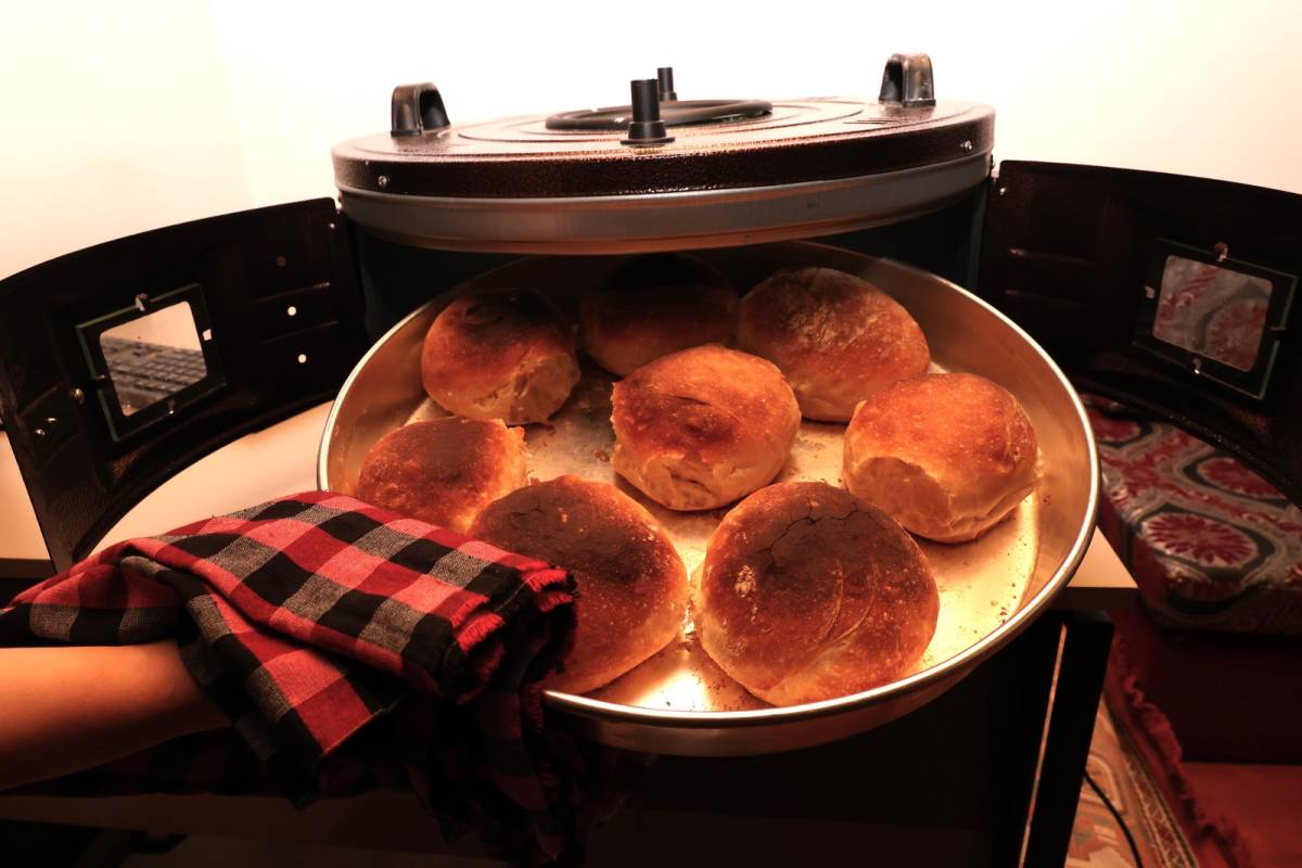 Osmangazi'de kandil akşamında 500 yıllık ekmek pişirildi