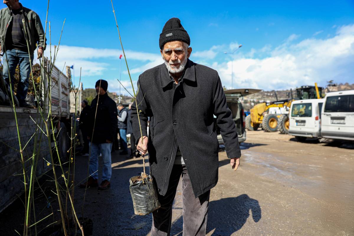 Bursa Büyükşehir'den dağ yöresine fide ve fidan desteği