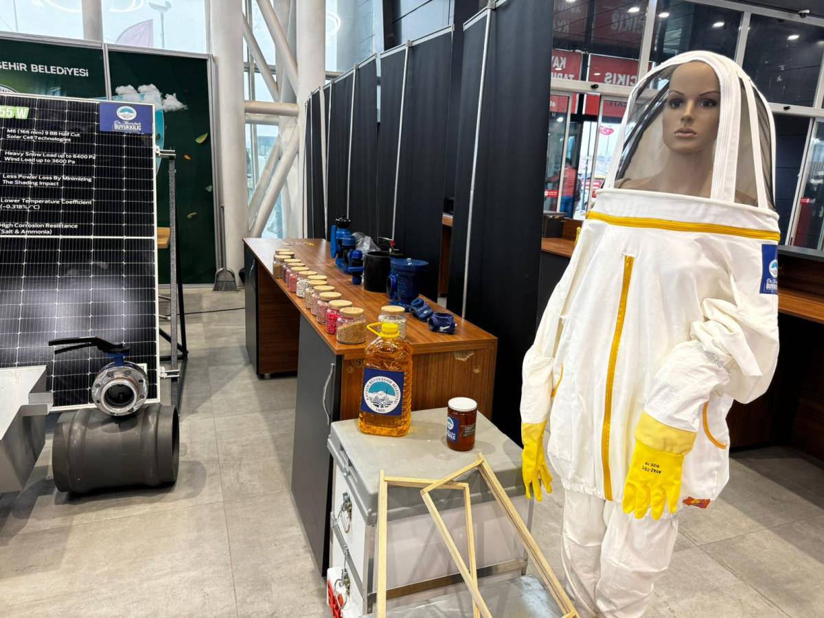 Kayseri Büyükşehir, Tarım Fuarı'nda çiftçilerle buluştu