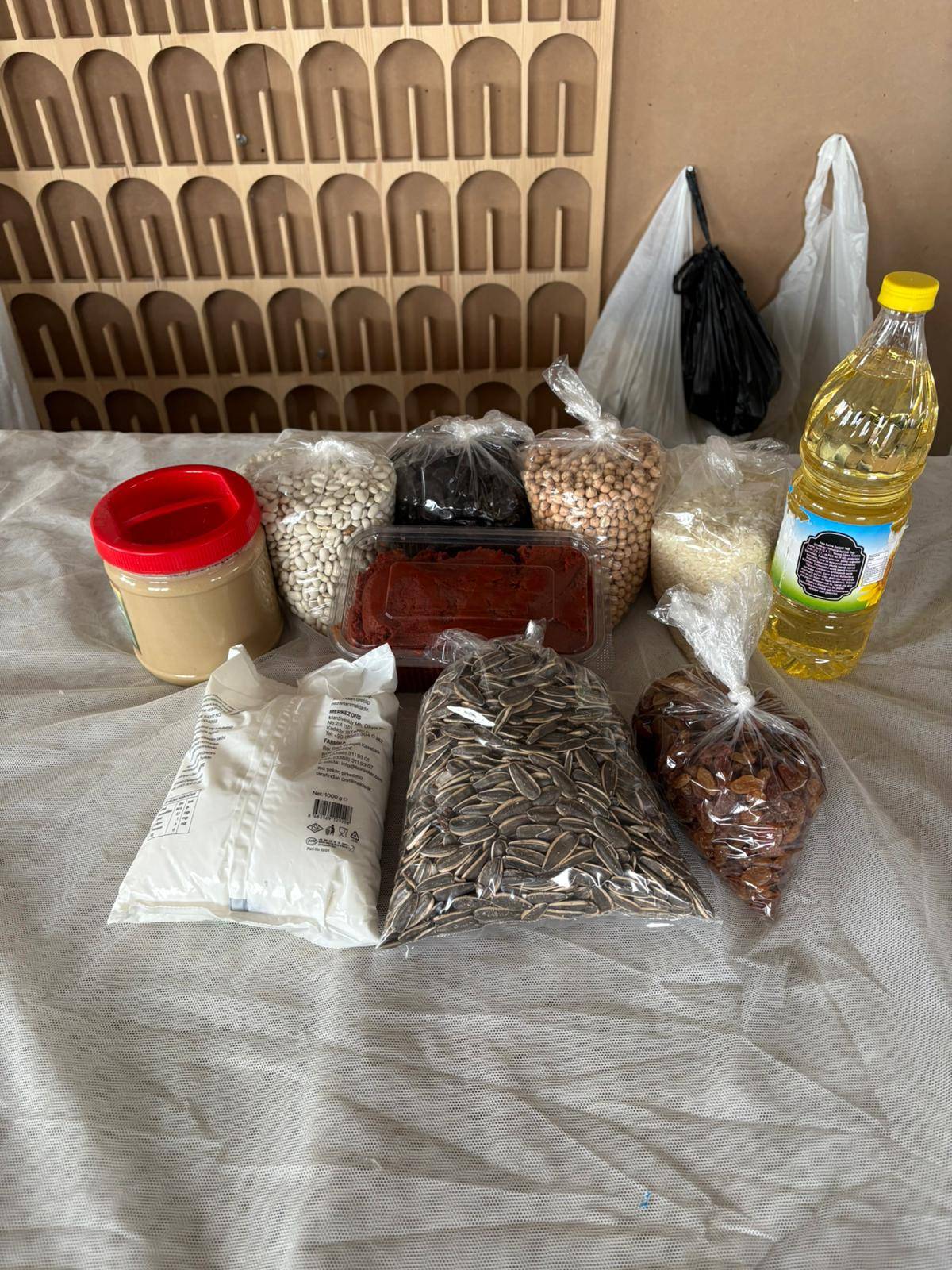 Çiftçilerden topladıklarıyla ramazan kolisi hazırlıyorlar