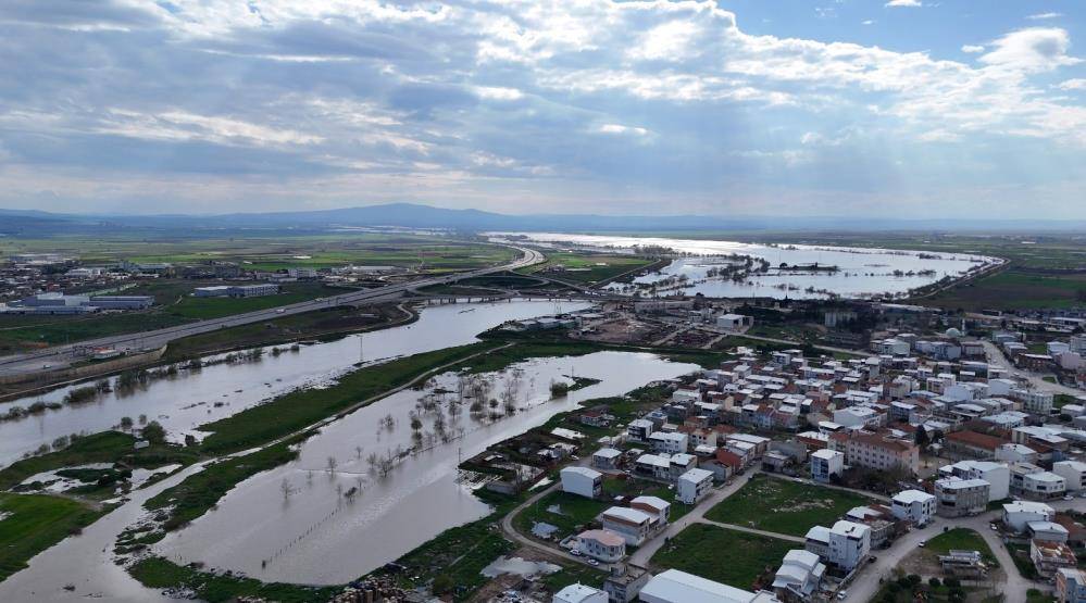 Karacabey Ovası sular altında; binlerce dönüm ekilemeyecek