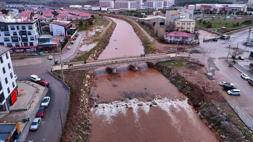 Kızılırmak, Fadlum Çayı'nın getirdiği sularla 