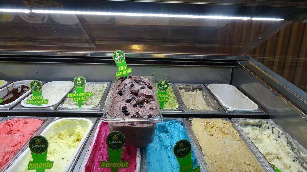 Kilis'in keçi sütüyle tecilli üzümünü dondurmada buluşturdu