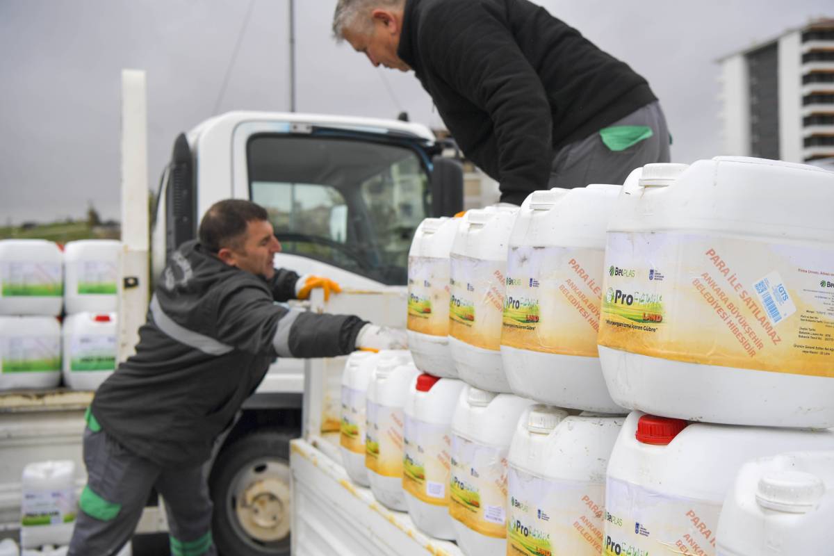 Ankara Büyükşehir çiftçiye 177 bin litre sıvı gübre dağıttı
