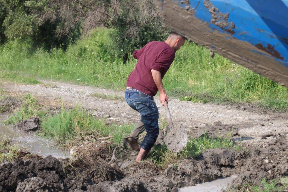 Tarım emekçilerinin sağanak ve doluyla imtihanı