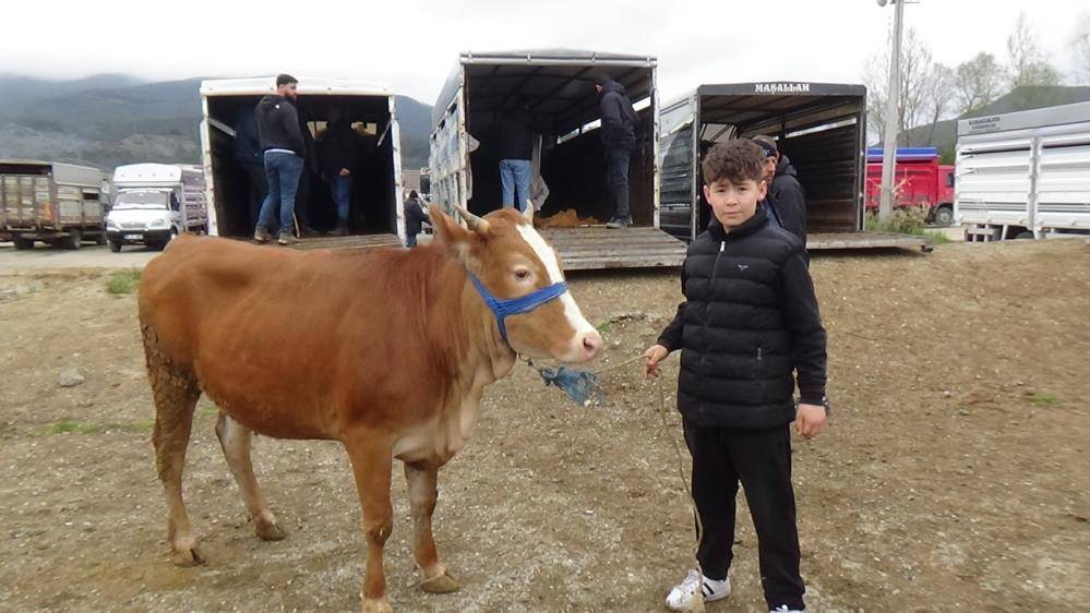 Kurban pazarının 13 yaşındaki celebi mühendislik hedefliyor