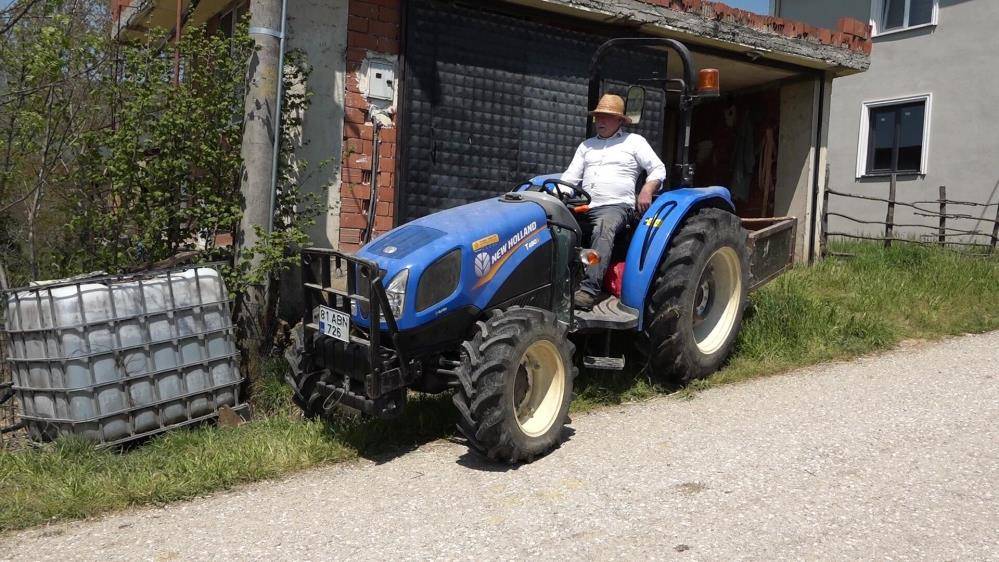Traktörüne otoyol cezası kesildi; hesaplarına bloke konuldu